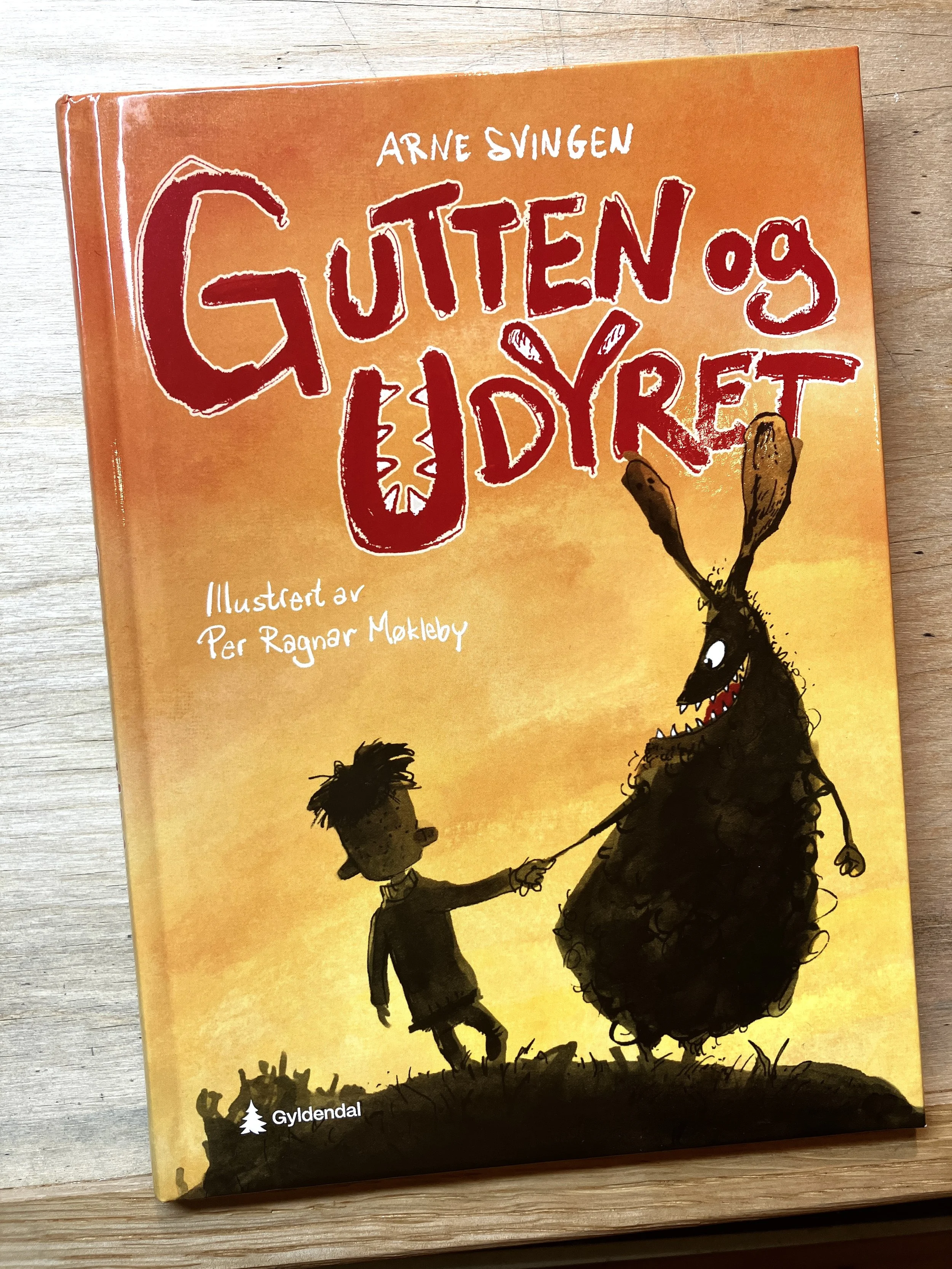 Per Ragnar Møkleby illustrerar Arne Svingens bok "Gutten og udyret"